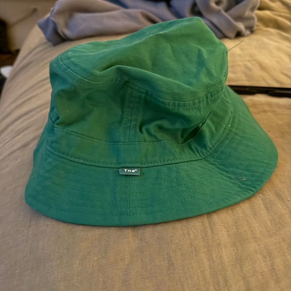 Aritzia TNA Green Bucket Hat